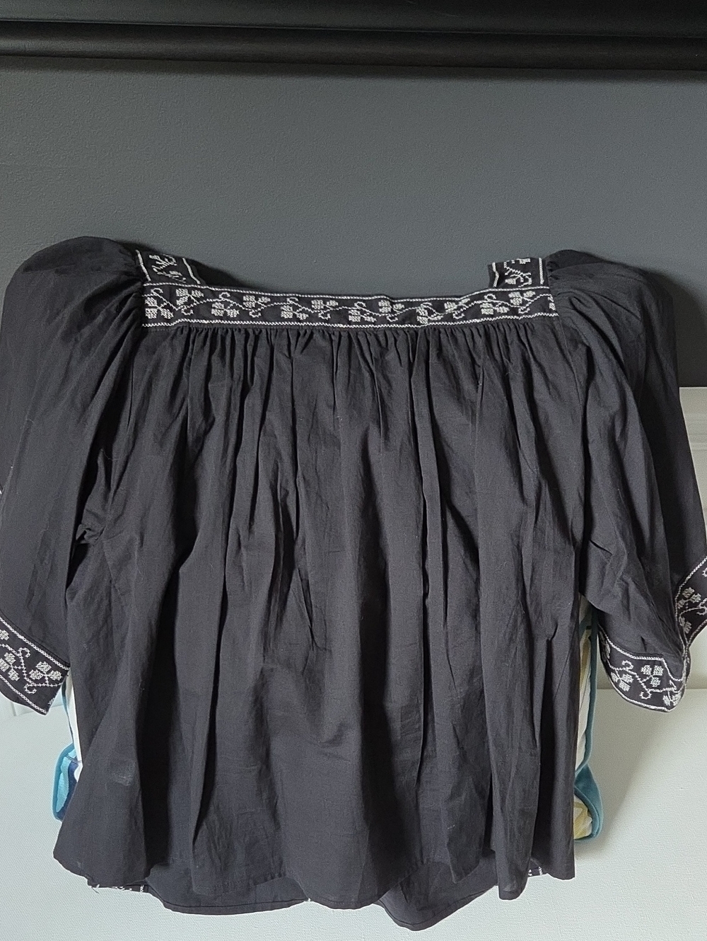 Tuckernuck Black Peasant Top with White Floral Embroidery Sz L - Picture 3 of 3